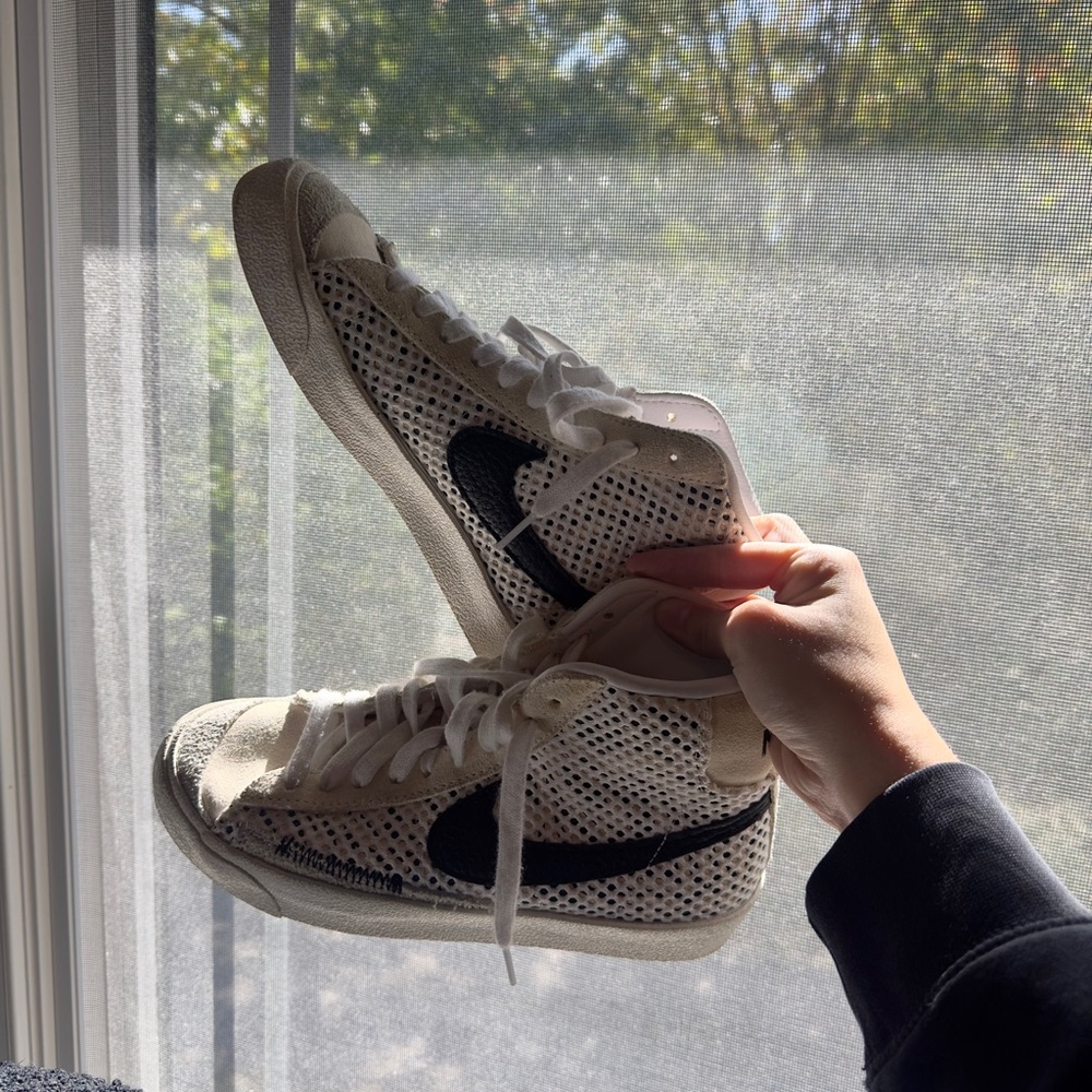 NIKE